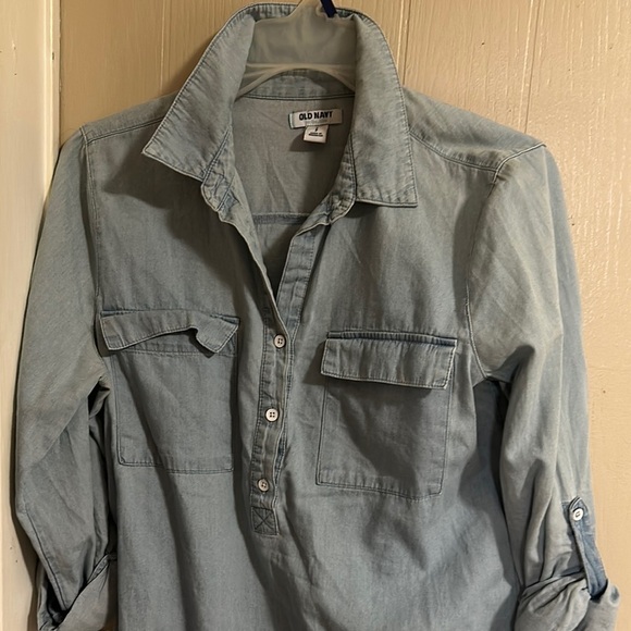 Old Navy Tops - Old Navy Denim Chambray Button Down Shirt with Roll-Up Sleeves Size Small Petite